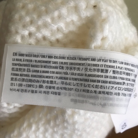 Abercrombie Woman Sm NWT Fuzzy Mock Cream Sweater - Picture 9 of 13